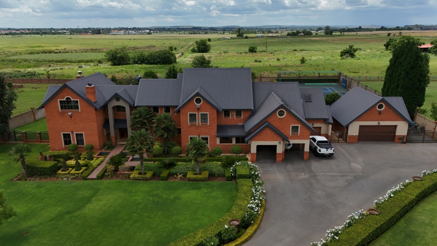 5 Bedroom Property for Sale in Grimbeeck Park North West